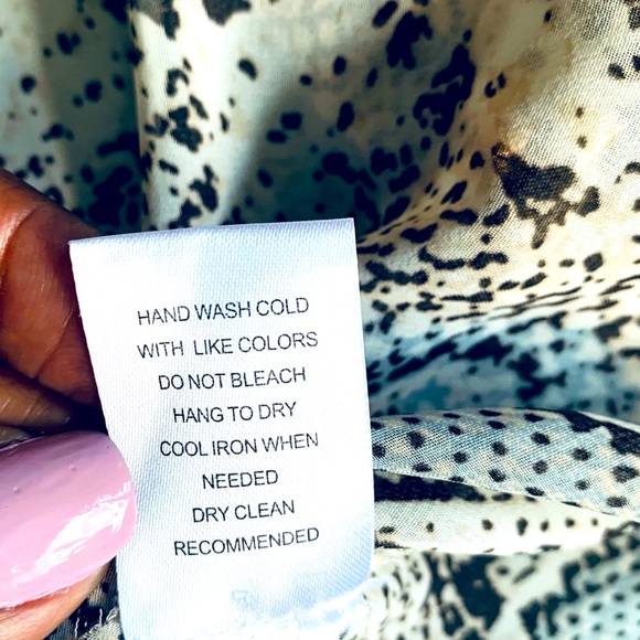 ✨ Daniel Rainn✨ Snake Print V-Neck Blouse W/Two Slip Pockets& Gold Cone Buttons - Picture 9 of 13